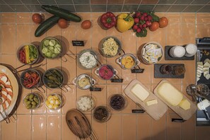 含每日吃到飽早餐