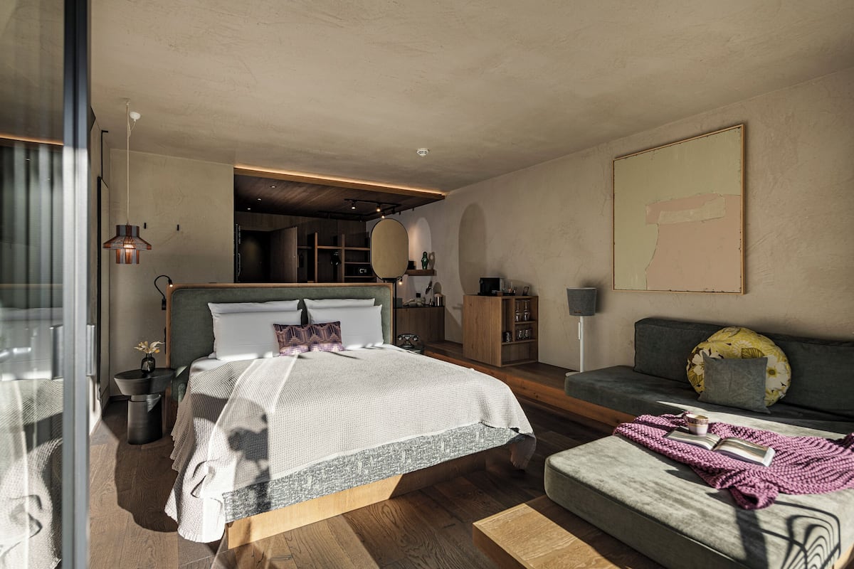 Premium bedding, free minibar items, in-room safe