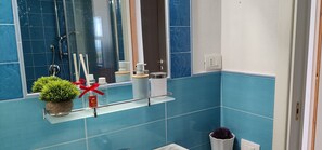 Shower, bidet, towels, soap