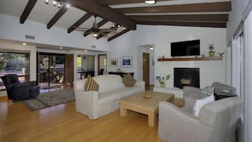 Casa, 3 habitaciones | Área de sala de estar