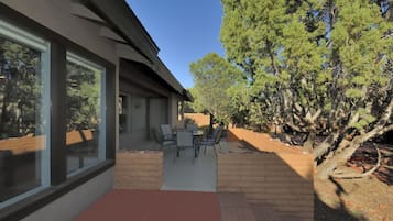 House, 3 Bedrooms | Balcony