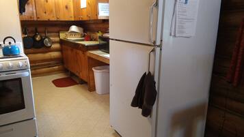 Fridge, microwave, oven, coffee/tea maker