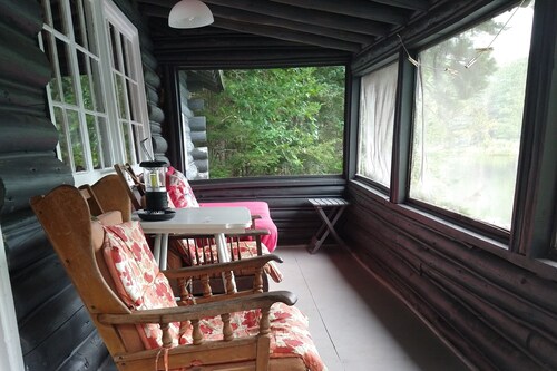 Rustic, 3-bedroom, log cottage, Lake-view, Pet-friendly, Downeast Maine