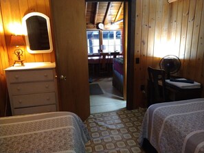 3 chambres, bureau, Wi-Fi gratuit, draps fournis