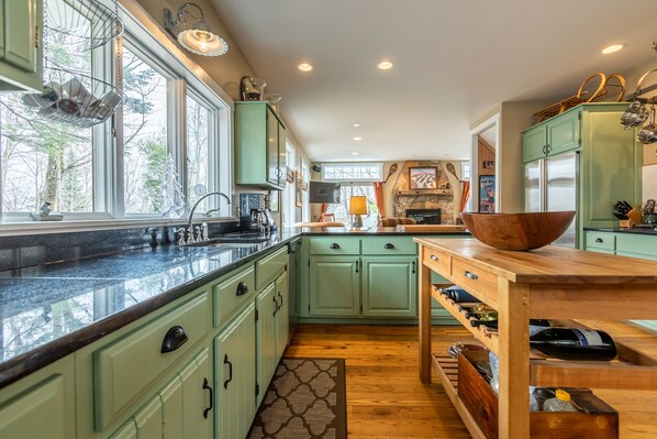 ثلاجة، ميكروويف، فرن، موقد طهي مسطح