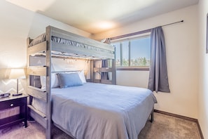 2 bedrooms, internet, bed sheets