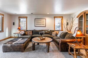 A cozy living room with a sectional sofa, a round coffee table, and a lamp. - Adams Ranch Retreat by AvantStay | Free Shuttle to Telluride Ski Resort! (Telluride)