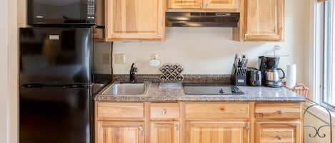 Fridge, microwave, stovetop, coffee/tea maker