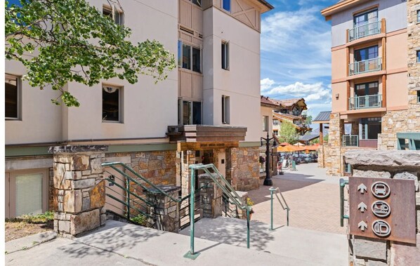 Exterior - Blue Mesa Lodge 23C by AvantStay | Functional Ski In/Ski Out Studio w/ Balcony (Telluride)