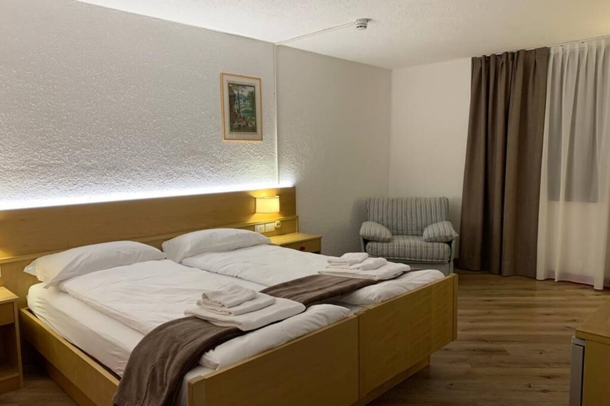 Comfort-Doppel- oder -Zweibettzimmer | Kostenloses WLAN, Bettwäsche