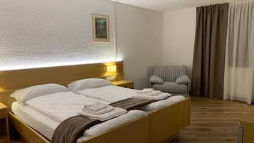 Comfort-Doppel- oder -Zweibettzimmer | Kostenloses WLAN, Bettwäsche