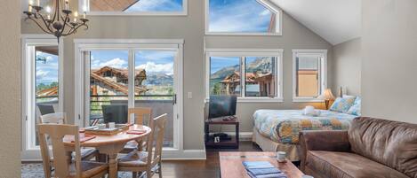 Smart TV, DVD player