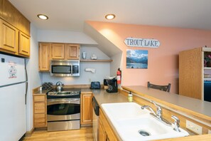 冰箱、微波炉、烤箱、炉灶