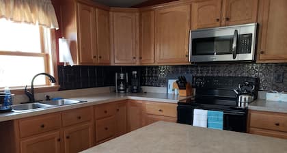 Spectacular views-private on 5 acres, Six miles to Ohiopyle and Fallingwater!