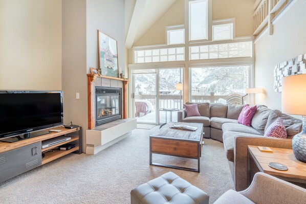 Smart TV, fireplace, stereo, offices