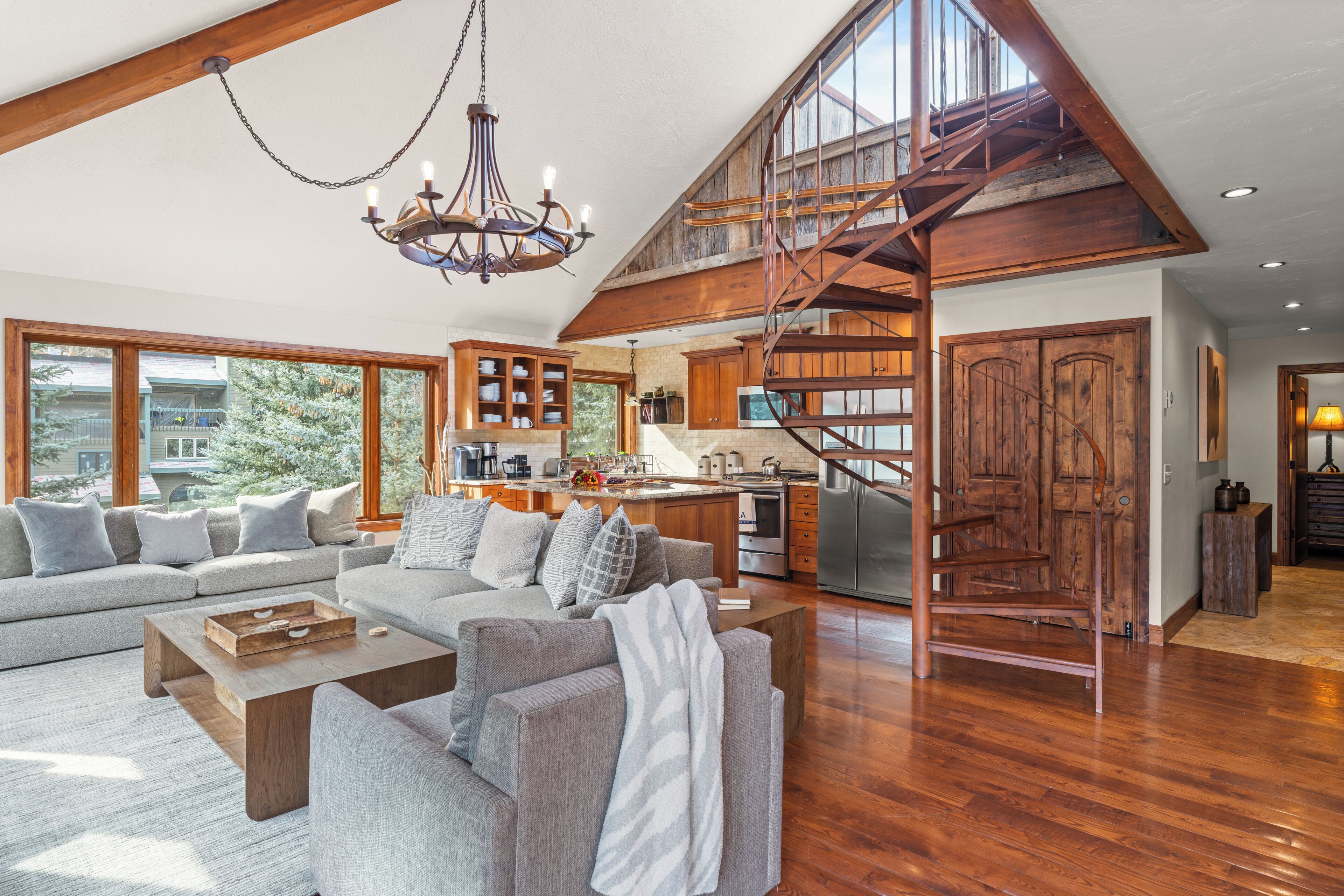 Smart-TV, Kamin, DVD-Player