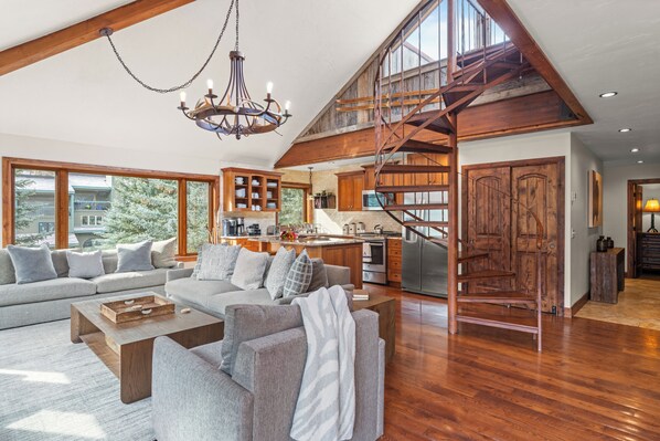 Smart TV, chimenea y reproductor de DVD 