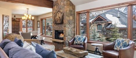 Téléviseur connecté, foyer, lecteur de DVD