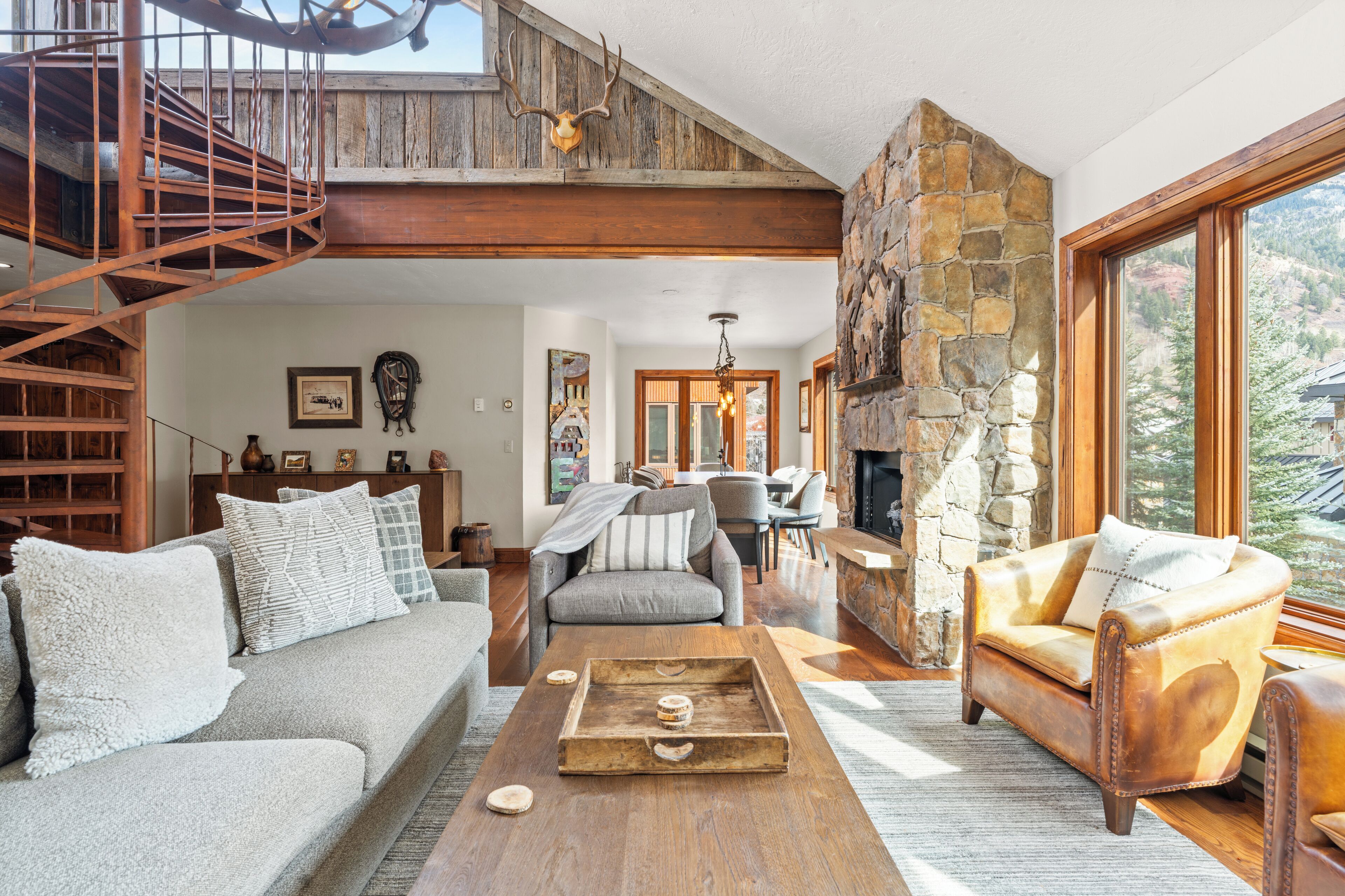 Smart TV, fireplace, DVD player