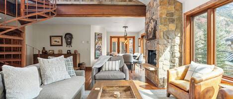 Smart TV, fireplace, DVD player