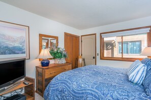 2 bedrooms, free WiFi, bed sheets - Ghostriders 5 by AvantStay | 2 Bedroom Condo Near Main Street, Hiking & Skiing | (Telluride)