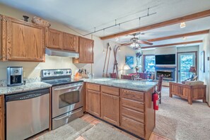 Fridge, microwave, oven, stovetop - Ghostriders 5 by AvantStay | 2 Bedroom Condo Near Main Street, Hiking & Skiing | (Telluride)
