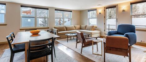 Smart-tv en een open haard