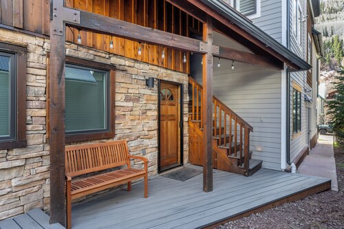 Hruza Hideout by AvantStay | Walkable Location + Free Ski Shuttle, Mountain View