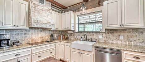 Frigorífic, microones, forn i placa de cuina