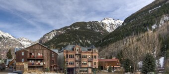 Ore Station 2 by AvantStay | Modern Oasis in the Heart of Telluride w/ Hot Tub