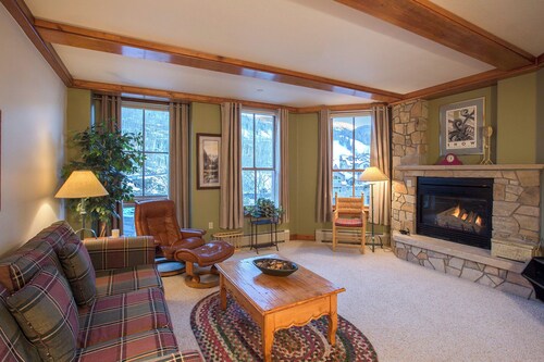 Palmyra 4G by AvantStay | Close to the Slopes & Town!