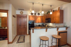 Fridge, microwave, oven, stovetop - Palmyra 4G by AvantStay | Close to the Slopes & Town! (Telluride)