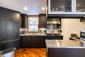 Refrigerador, horno, parrilla de estufa y lavavajillas