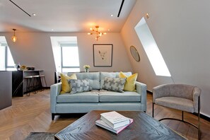 Smart TV - 2-bed Deluxe 519 (London)