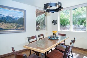 Dining - 1 blck to Free Gondola/Ski Access, Heart of Downtown | River Edge A by AvantStay (Telluride)