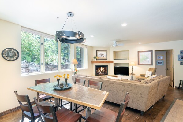 Smart TV, fireplace, DVD player