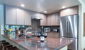 冷蔵庫、電子レンジ、オ�ーブン、コンロ