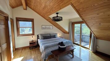 3 bedrooms, iron/ironing board, travel crib, free WiFi