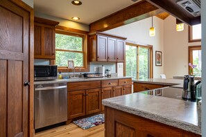 Fridge, microwave, oven, stovetop - Endless Skies & Spectacular Views!!!
 (Rileyville)