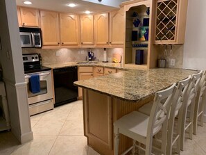 Kühlschrank, Mikrowelle, Ofen, Geschirrspüler