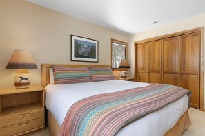 3 bedrooms, desk, free WiFi, bed sheets - Riverside Condos B204 by AvantStay | Condo Close To Downtown,TownPark & Ski Lift (Telluride)