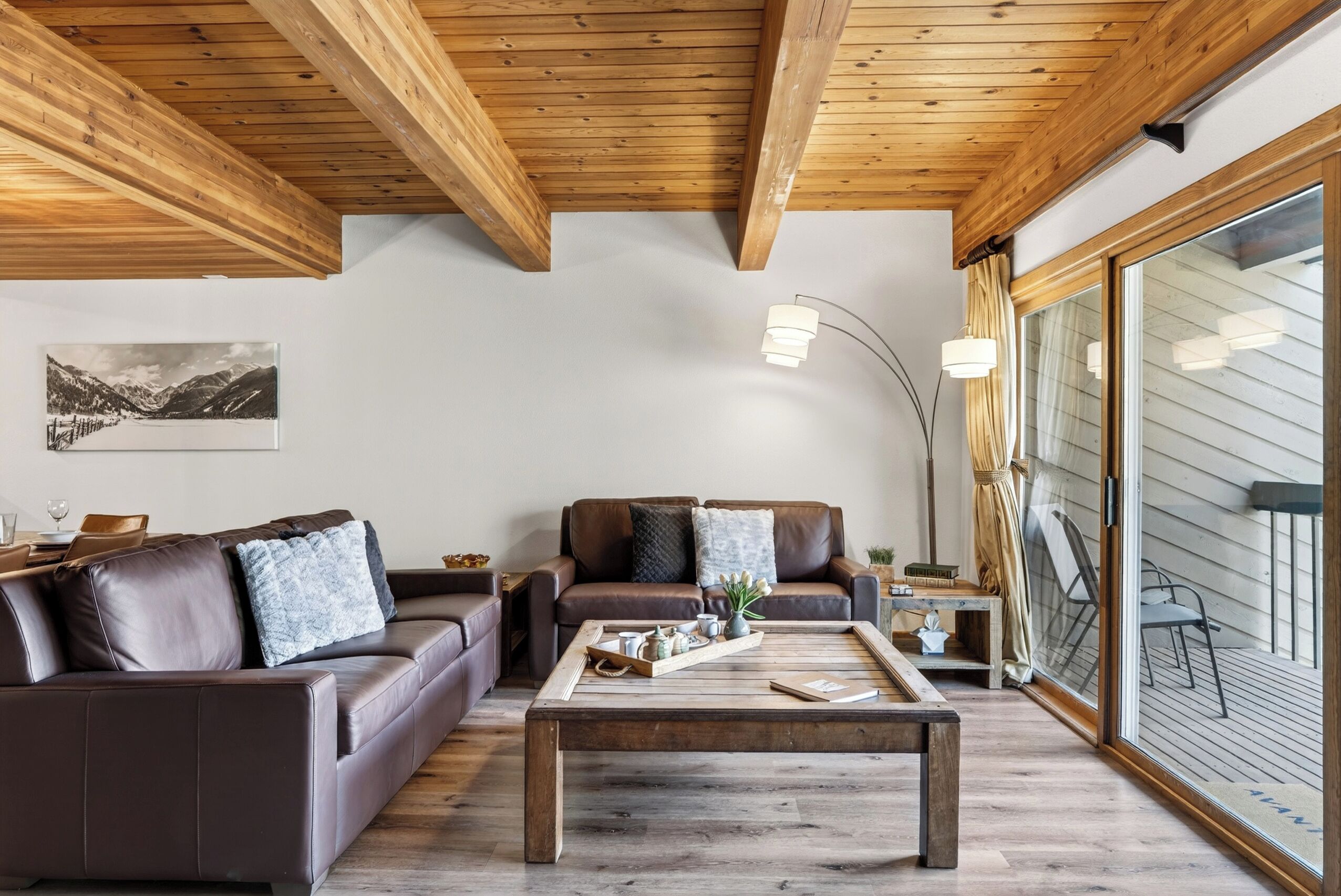 Smart TV, fireplace, DVD player