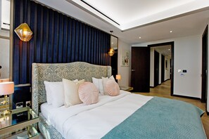 2 habitaciones, escritorio, tabla de planchar con plancha y wifi gratis 