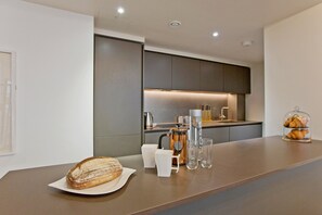 Private kitchen - 2-bed Superior 103 (London)