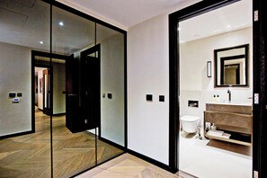 Shower - 2-bed Superior 103 (London)