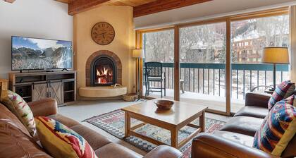 Riverside Condos D01 by AvantStay | Condo Close To Downtown, TownPark & Ski Lift