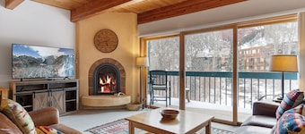 Riverside Condos D01 by AvantStay | Condo Close To Downtown, TownPark & Ski Lift