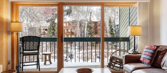 Riverside Condos D01 by AvantStay | Condo Close To Downtown, TownPark & Ski Lift