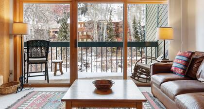 Riverside Condos D01 by AvantStay | Condo Close To Downtown, TownPark & Ski Lift