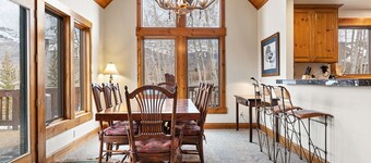 Russell Home by AvantStay | Expansive Deck, Stunning Views & Hot Tub!